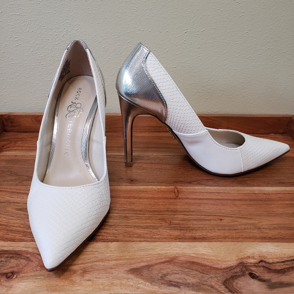Rock Republic snake skin/metallic heels 6.5 NWOT - Picture 3 of 4